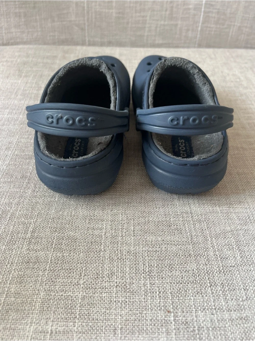 Crocs Classic kids unisex faux fur Lined mule Clogs w/strap, Navy, size 8